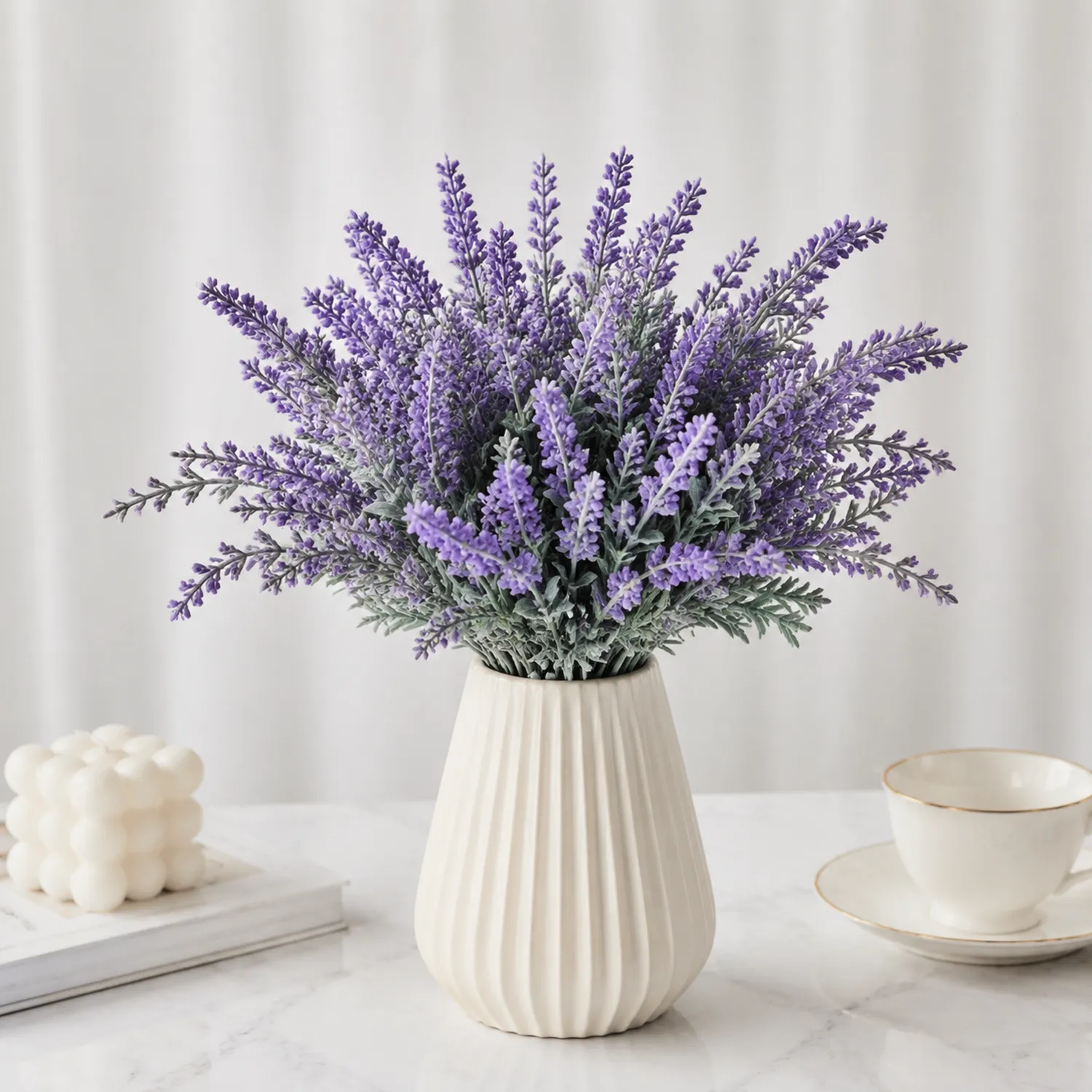 Bouquet di Lavanda Artificiale con Vaso in Ceramica Bianco