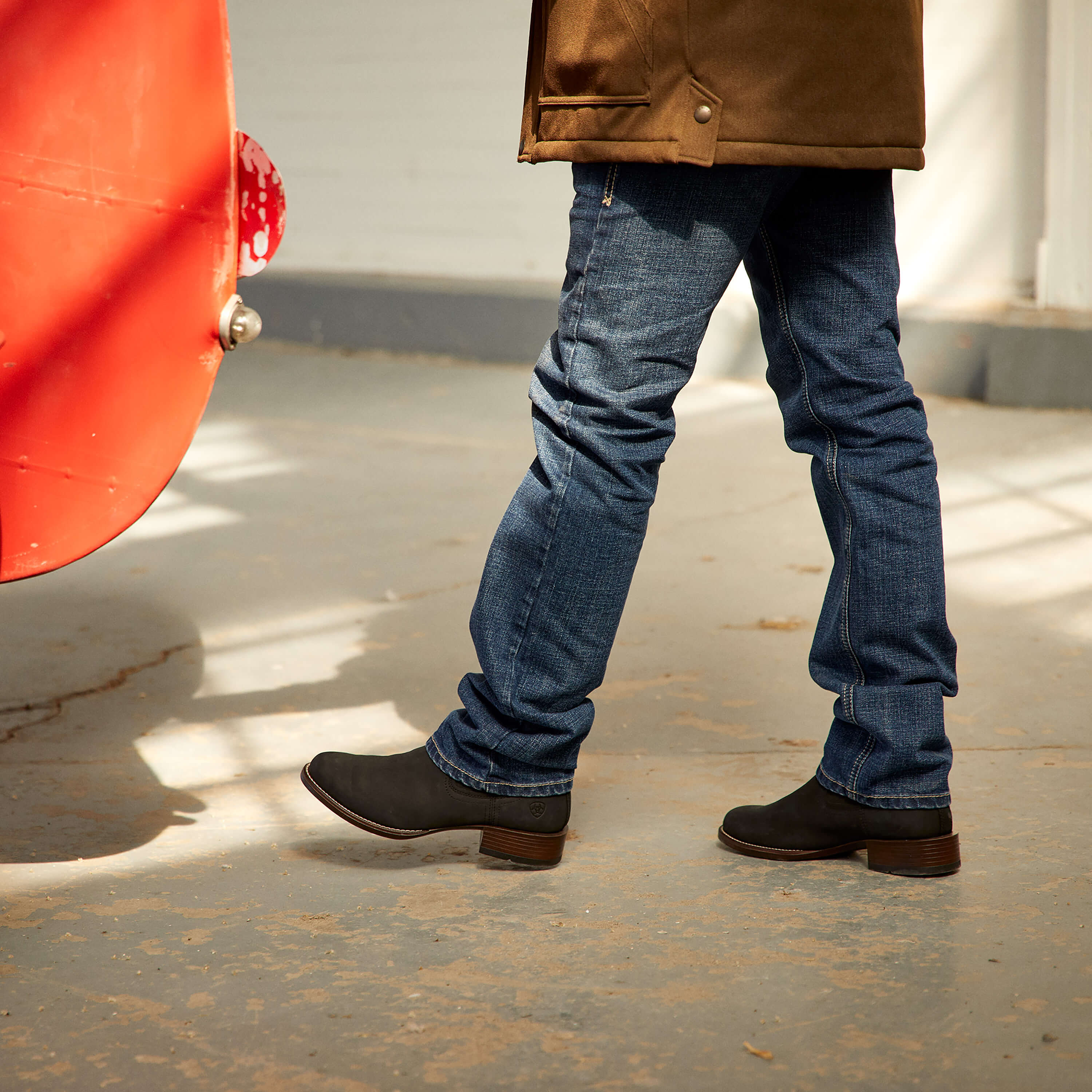 M8 Modern Ashton Straight Leg Jeans Lifestyle - CHAMP