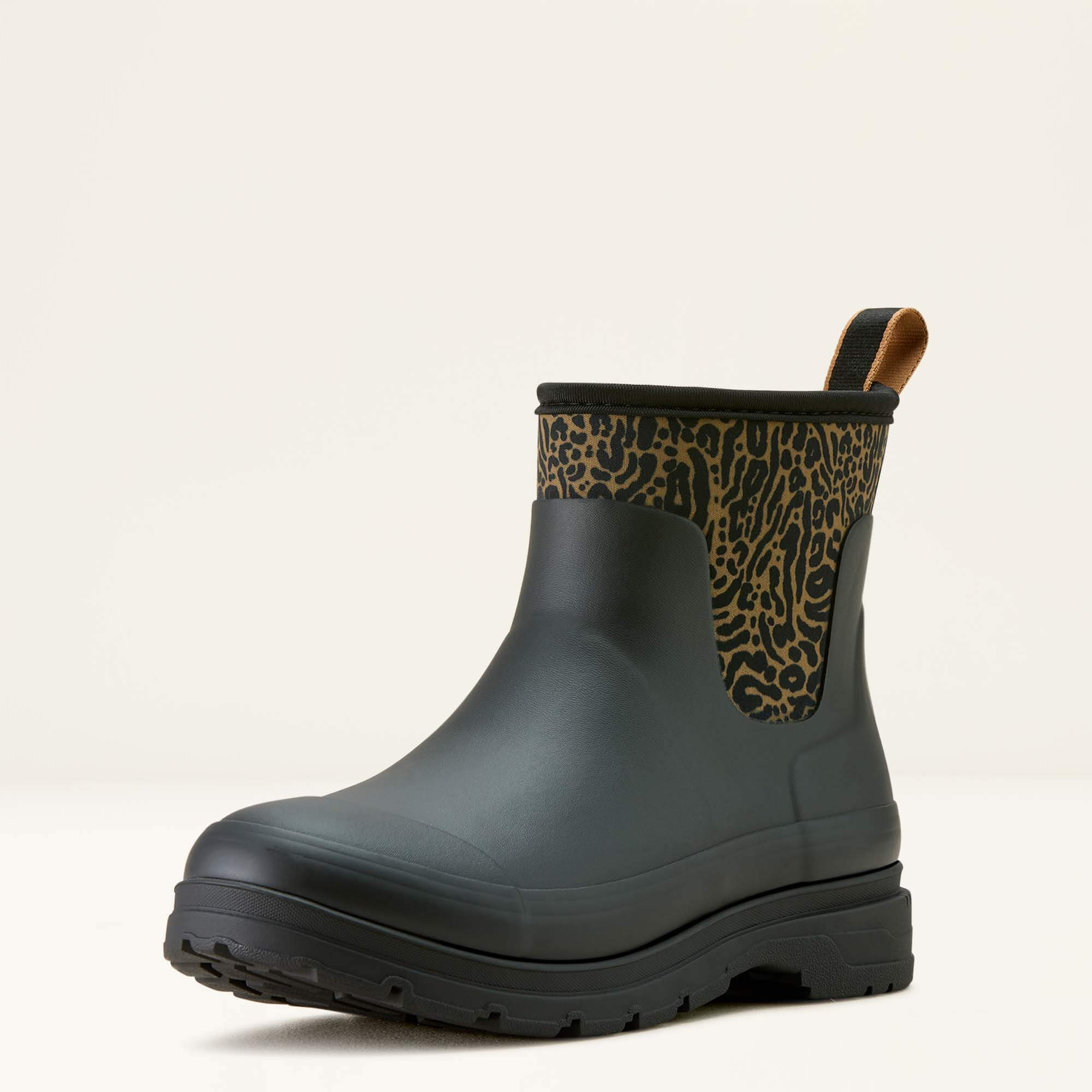 Kelmarsh Shortie Rubber Boot 3-4 Front - BLACK|OCELOT PRINT