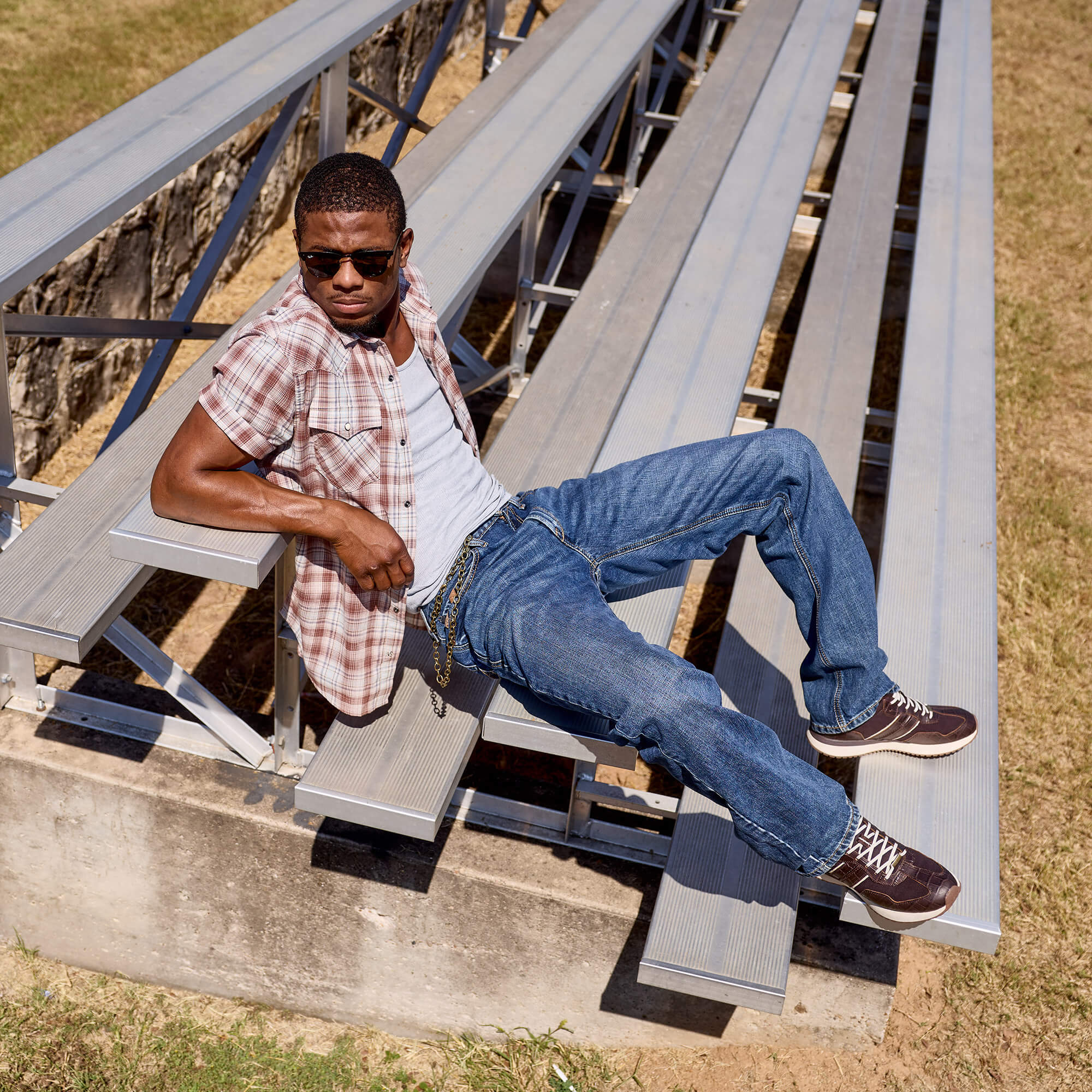 M3 Loose Jesse Straight Leg Jeans Lifestyle - NEWTON