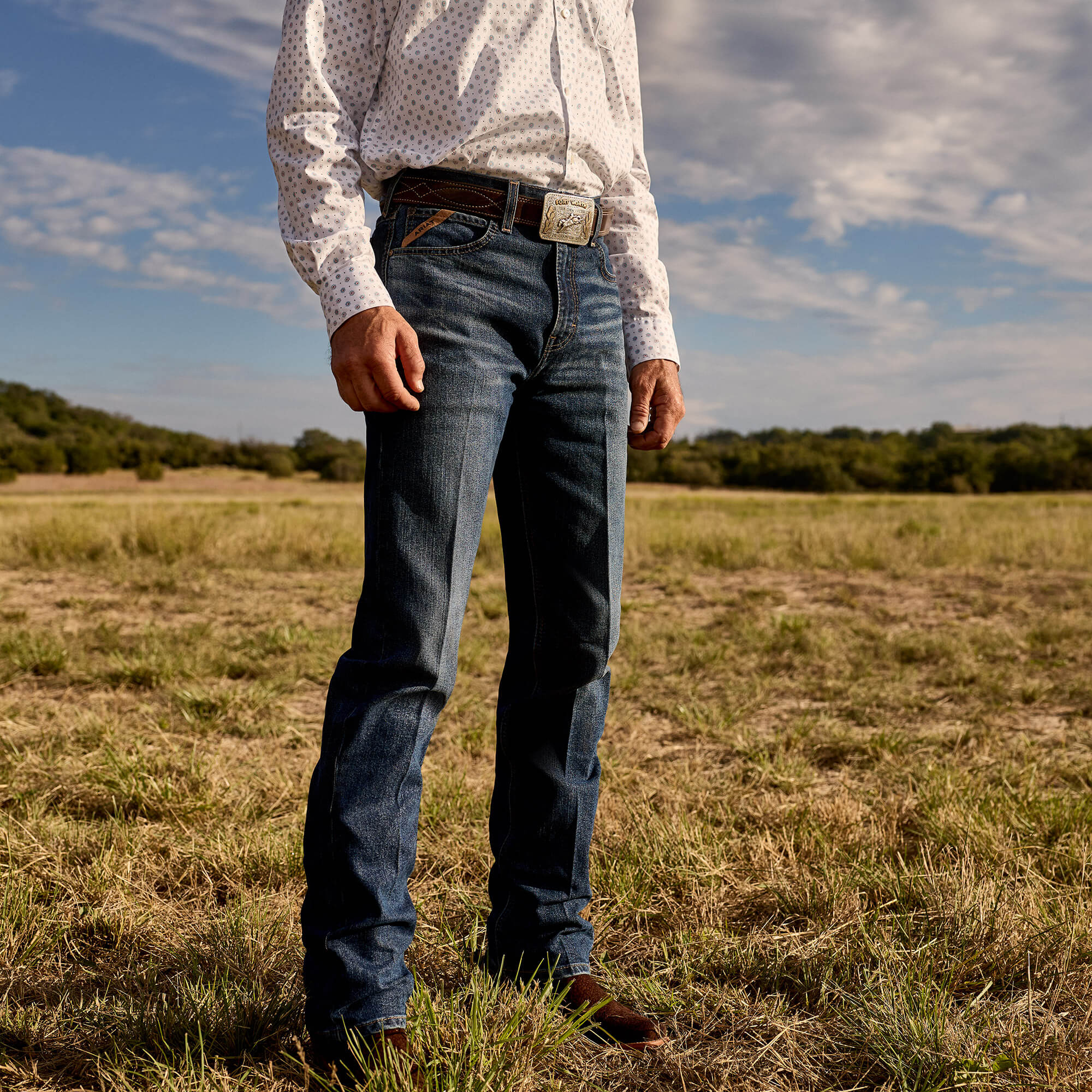 M7 Slim Ray Classic Rise Pro Series Straight Leg Jeans Lifestyle - ENCINITAS