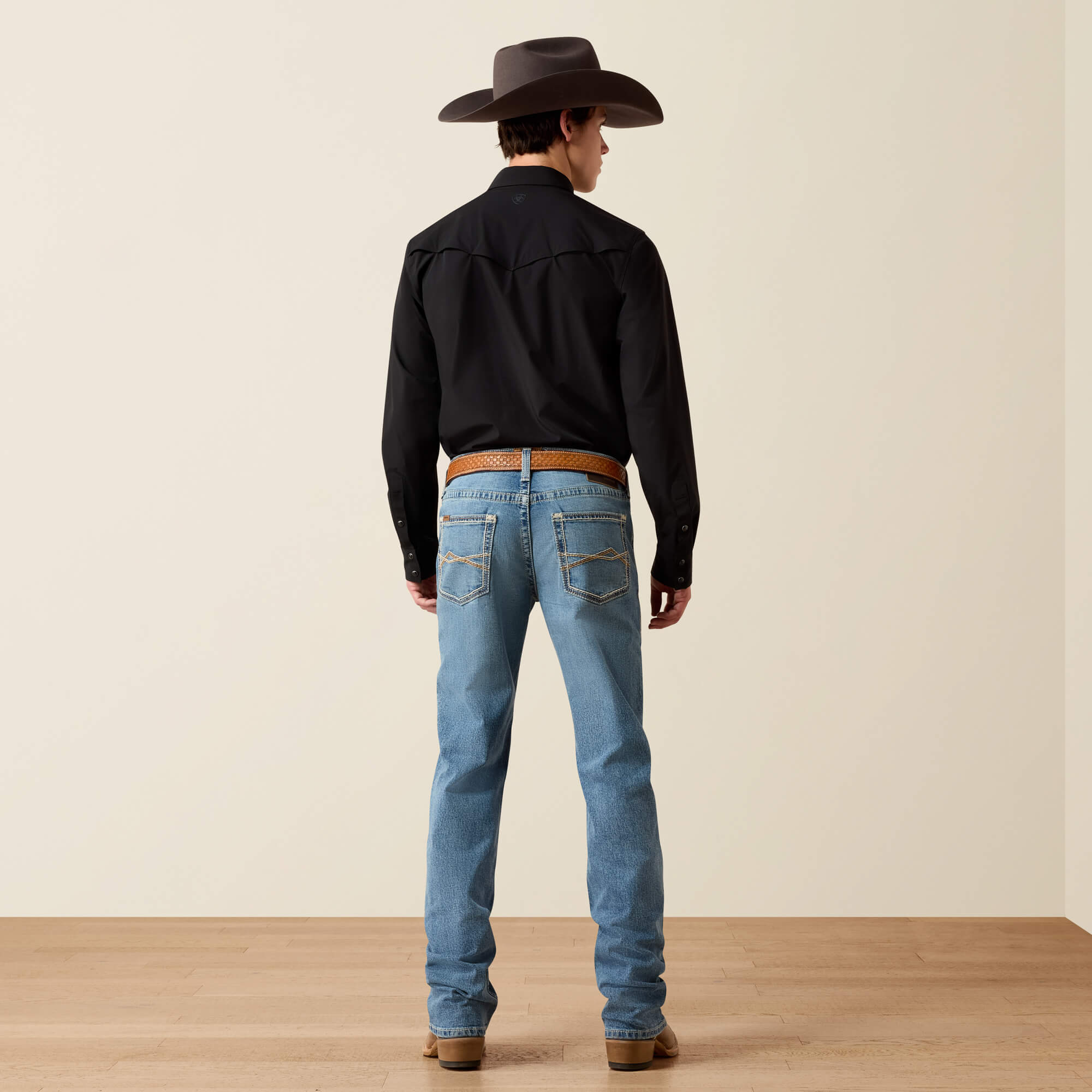 M5 Straight Jonathan Straight Leg Jeans 01 - LOGAN