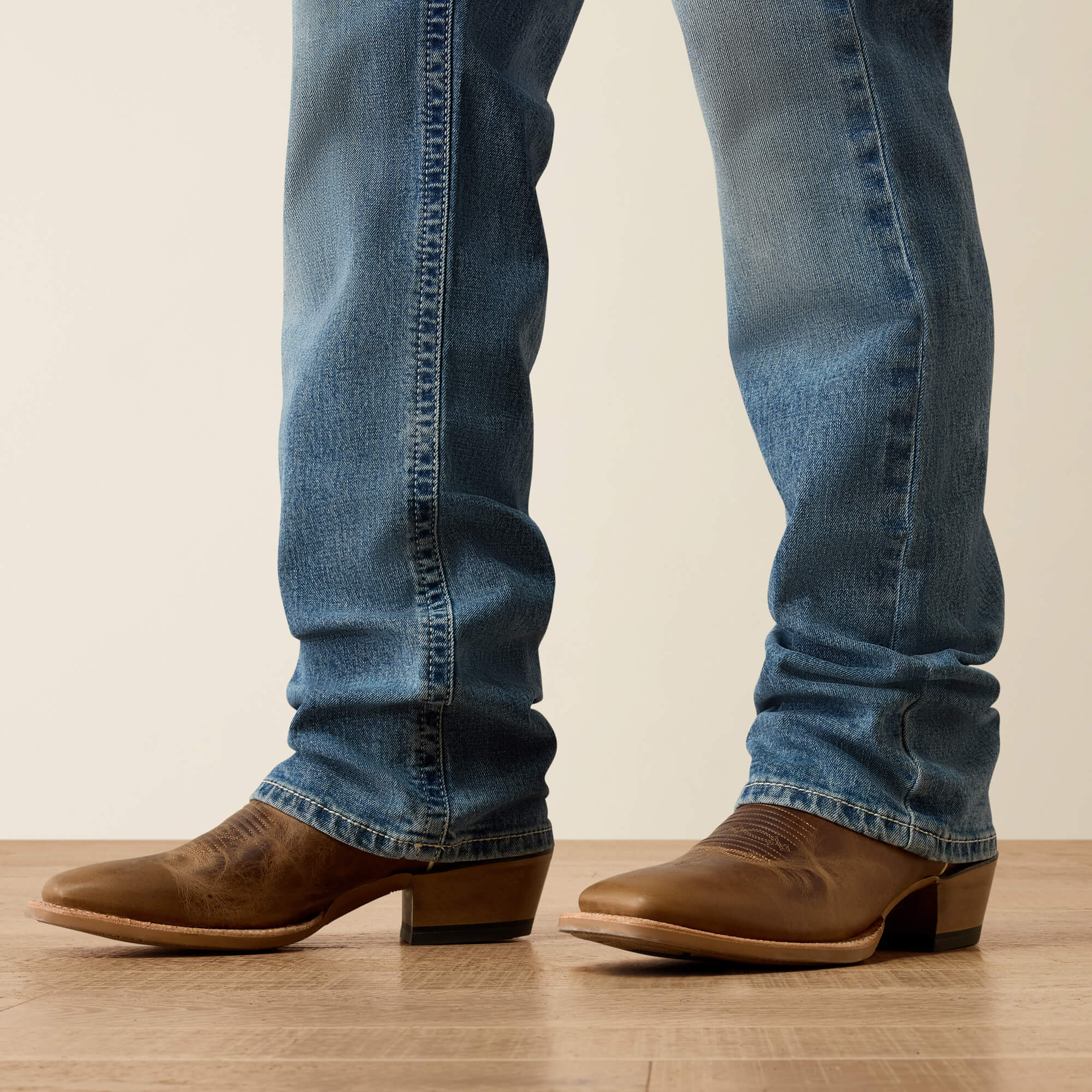 M5 Straight Jonathan Straight Leg Jeans 03 - LOGAN