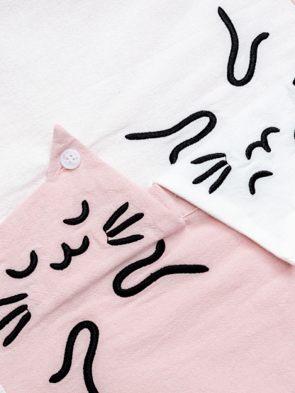 OYL-Lab Color Block Cat Embroidery  Short Sleeve Shirt
