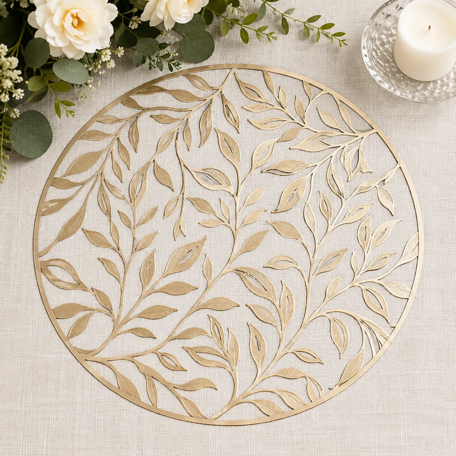 Sottopiatto Decorativo Rotondo in Oro con Motivo di Foglie-Pexvexia