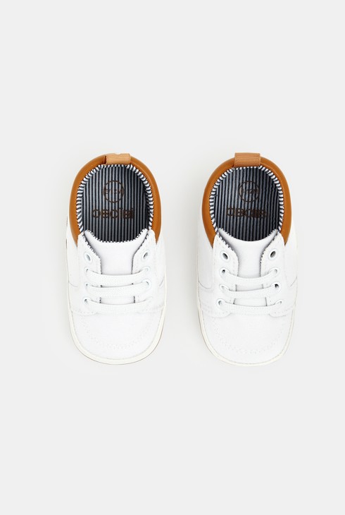 Tennis chic en toile blanches naissance 2