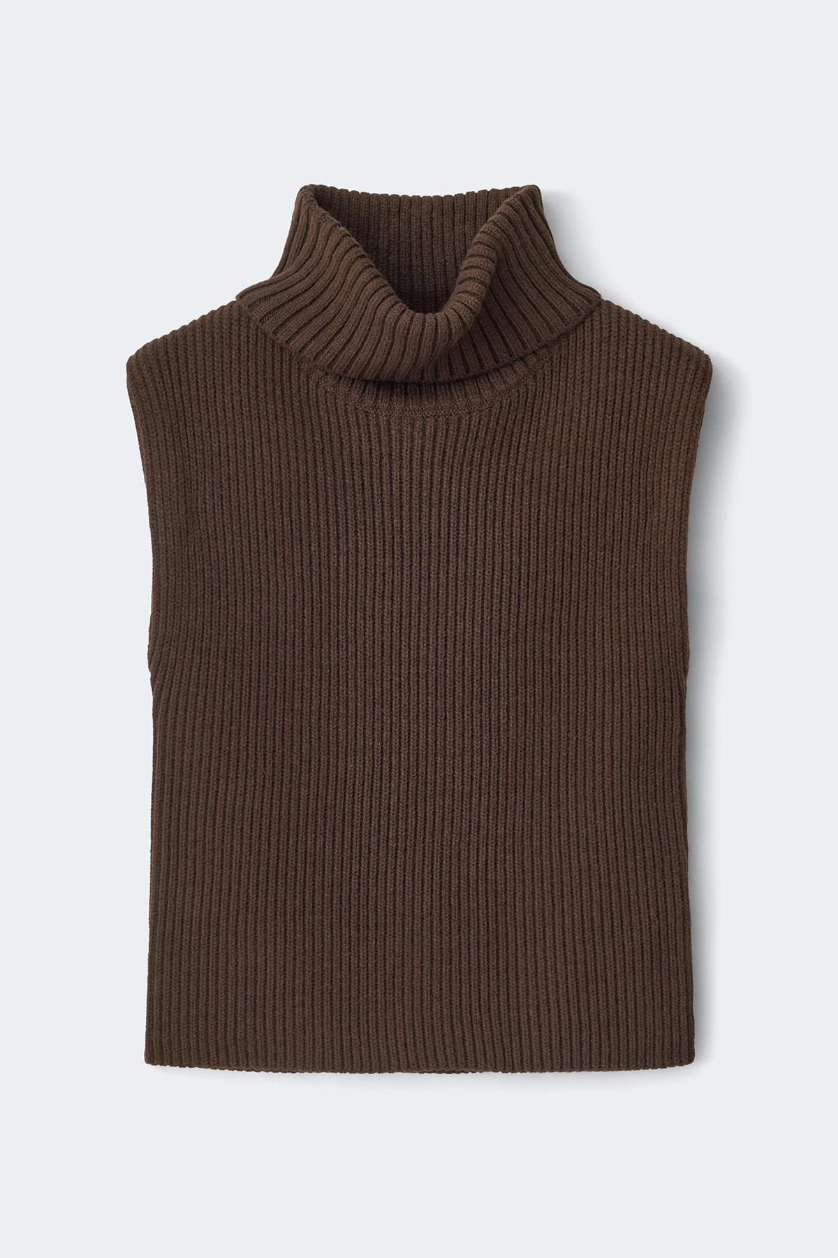 Chunky turtleneck knitted vest - Brown