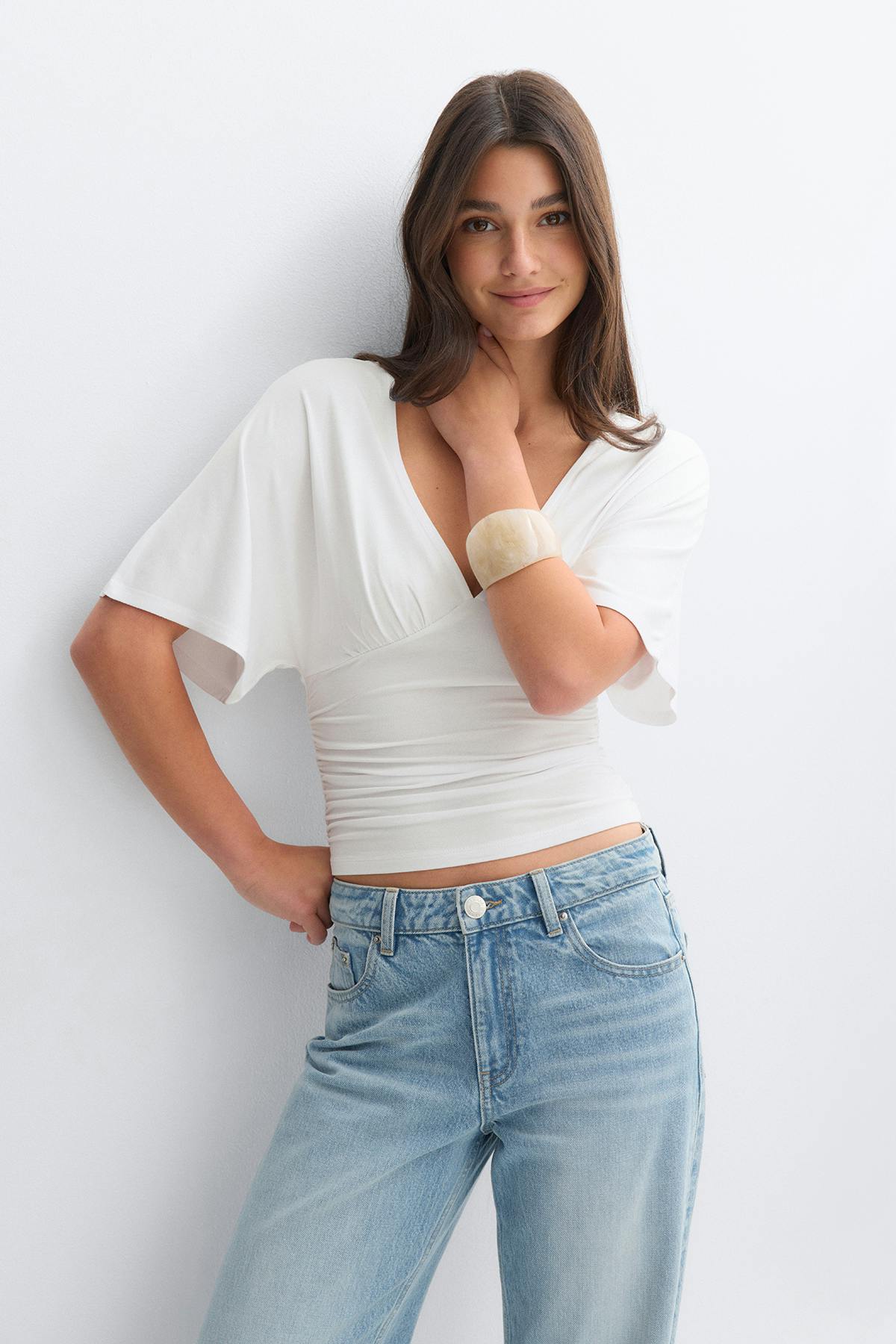 Shaped v-neck top - White