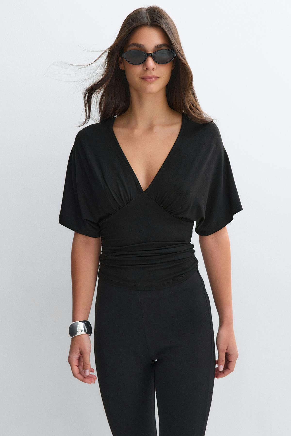 Shaped v-neck top - Black