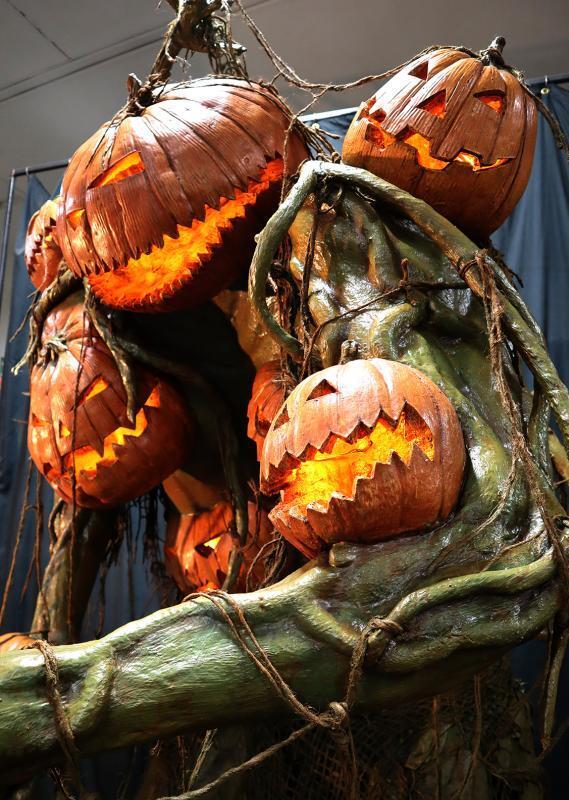 🎃2026 Halloween Giant Pumpkin Monster and Child