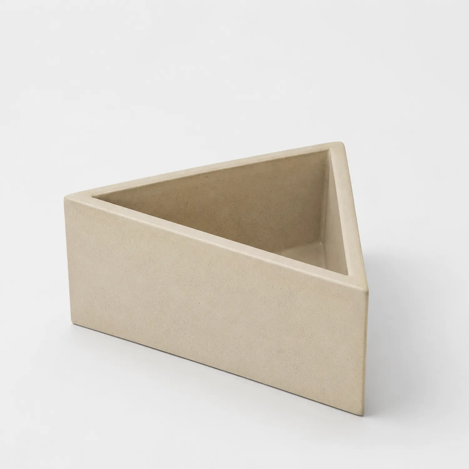 Fioriera Triangolare in Cemento Beige-velnordia