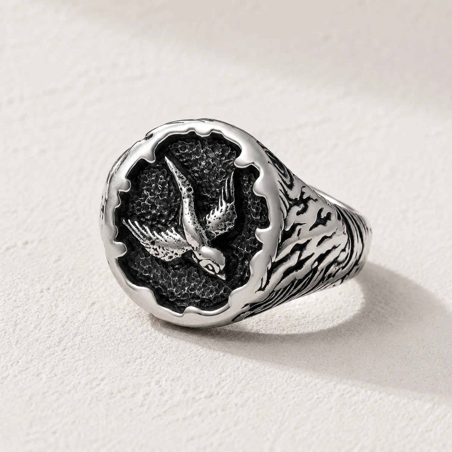Anillo de Sello Vintage con Pájaro en Plata Antigua