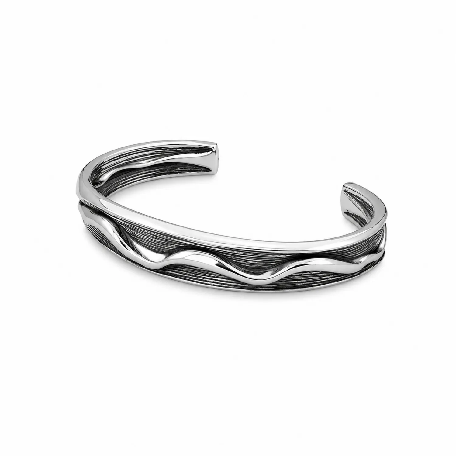 Brazalete Abierto en Plata con Diseño Ondulado