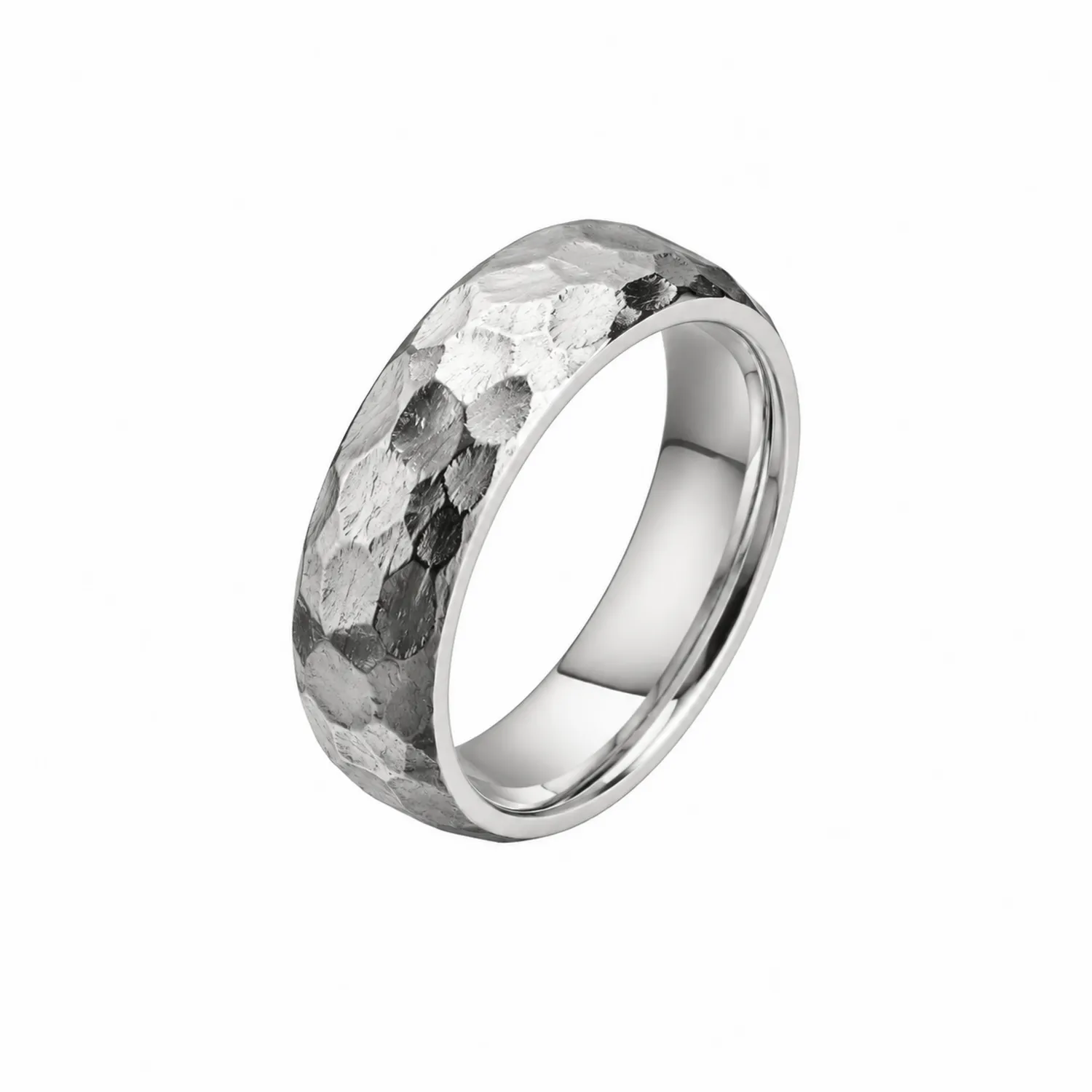 Anillo de hombre en plata con diseño martillado