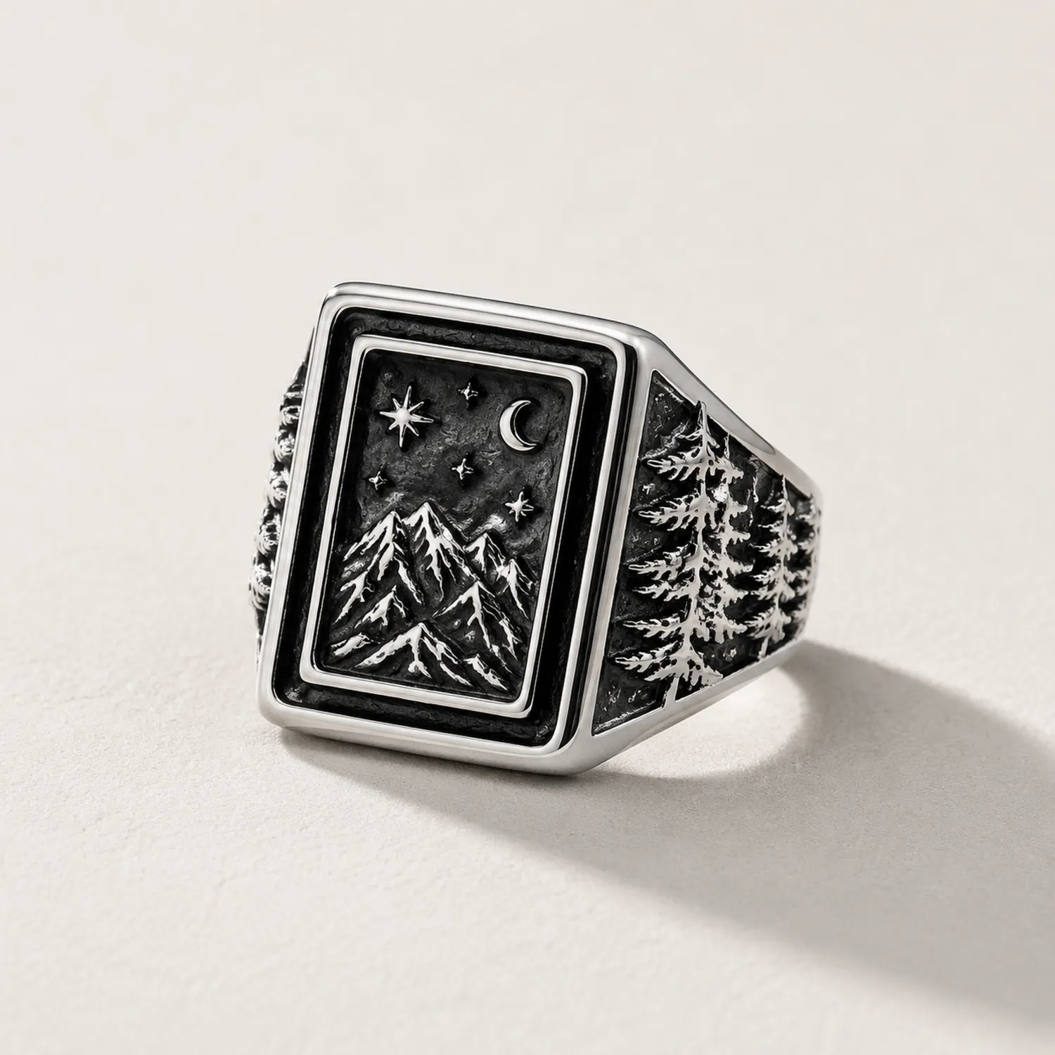 Anillo Masculino Plateado con Montañas y Árboles