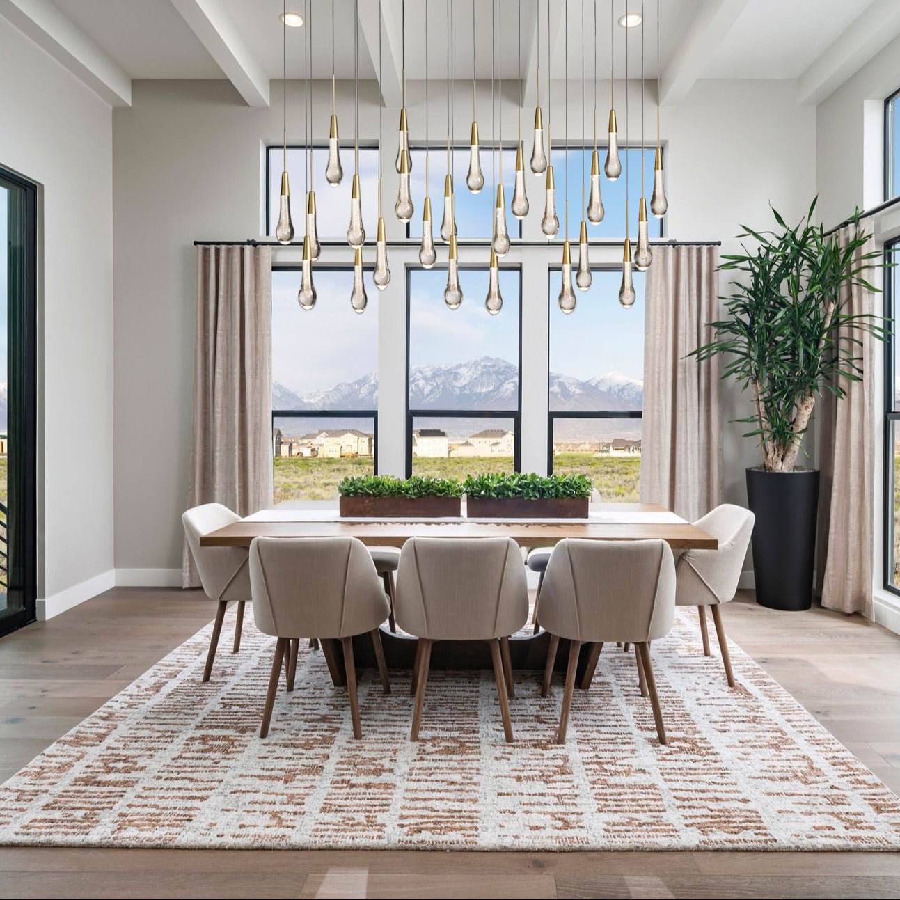 Soltaire Linear Chandelier - Zelno Lighting