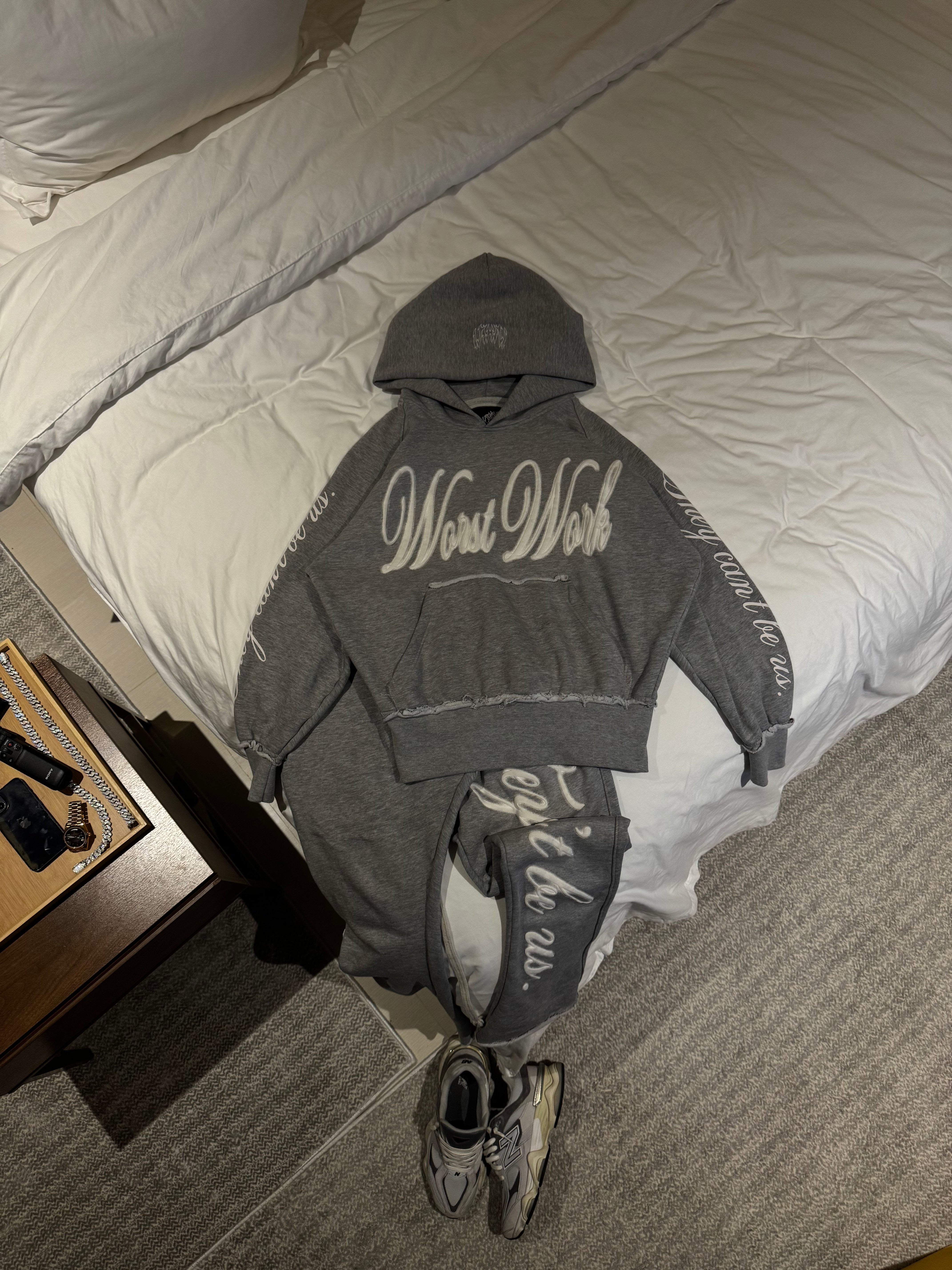 ESSENTIAL HOODIE GREY