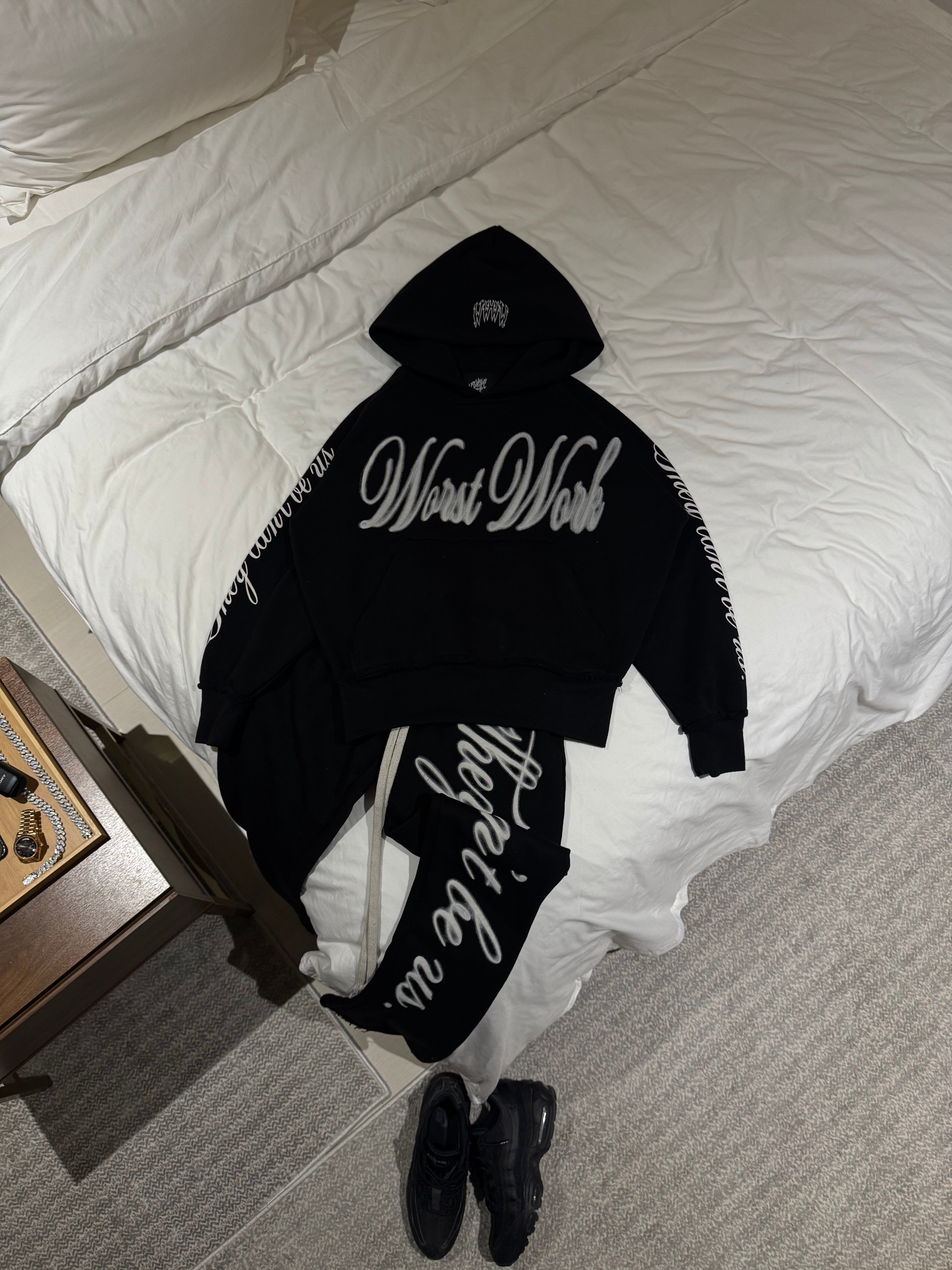 ESSENTIAL HOODIE BLACK