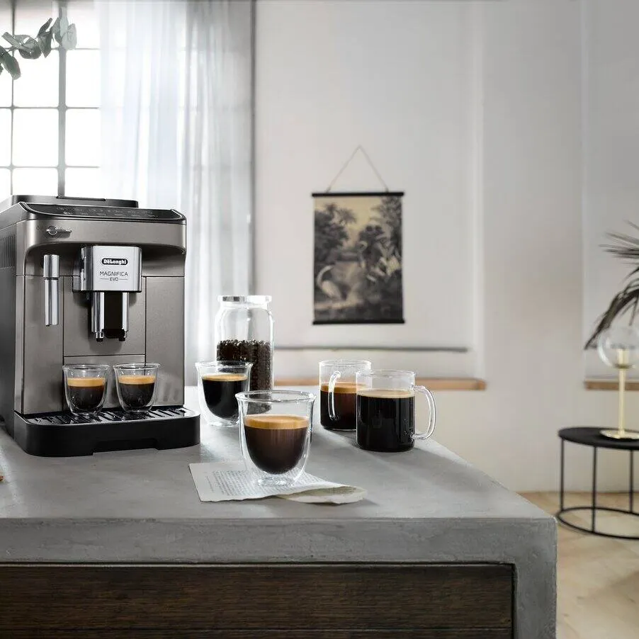 De'Lthtonghi Magnifica Evo – Machine à café et cappuccino avec broyeur intégré