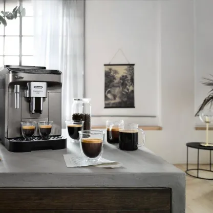 De'Lthtonghi Magnifica Evo – Machine à café et cappuccino avec broyeur intégré