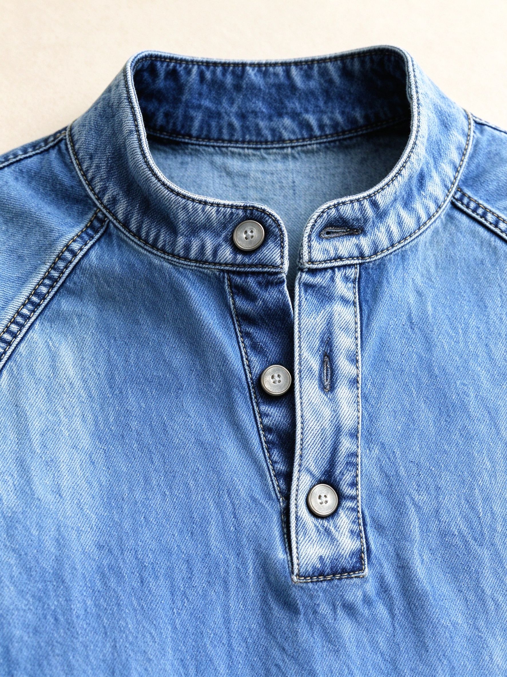 stand collar button placket detail