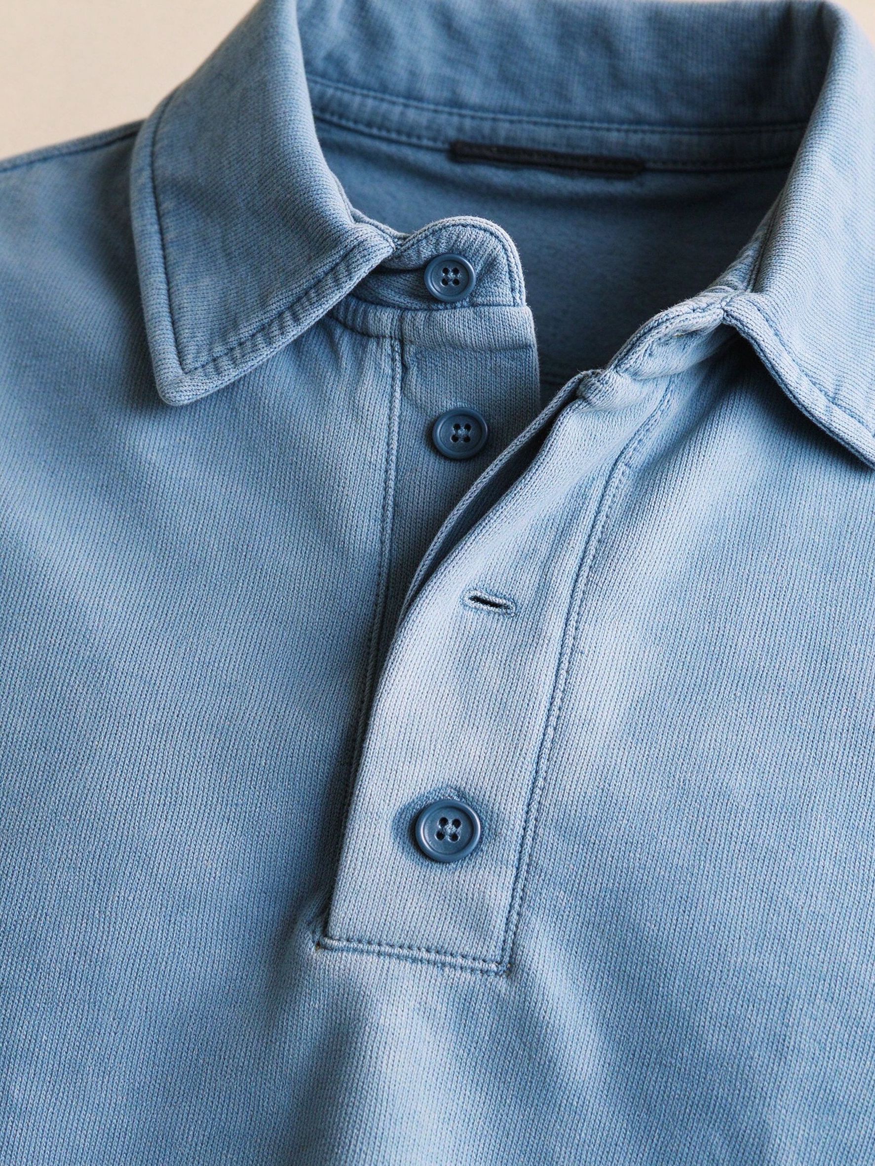 polo collar three button placket detail
