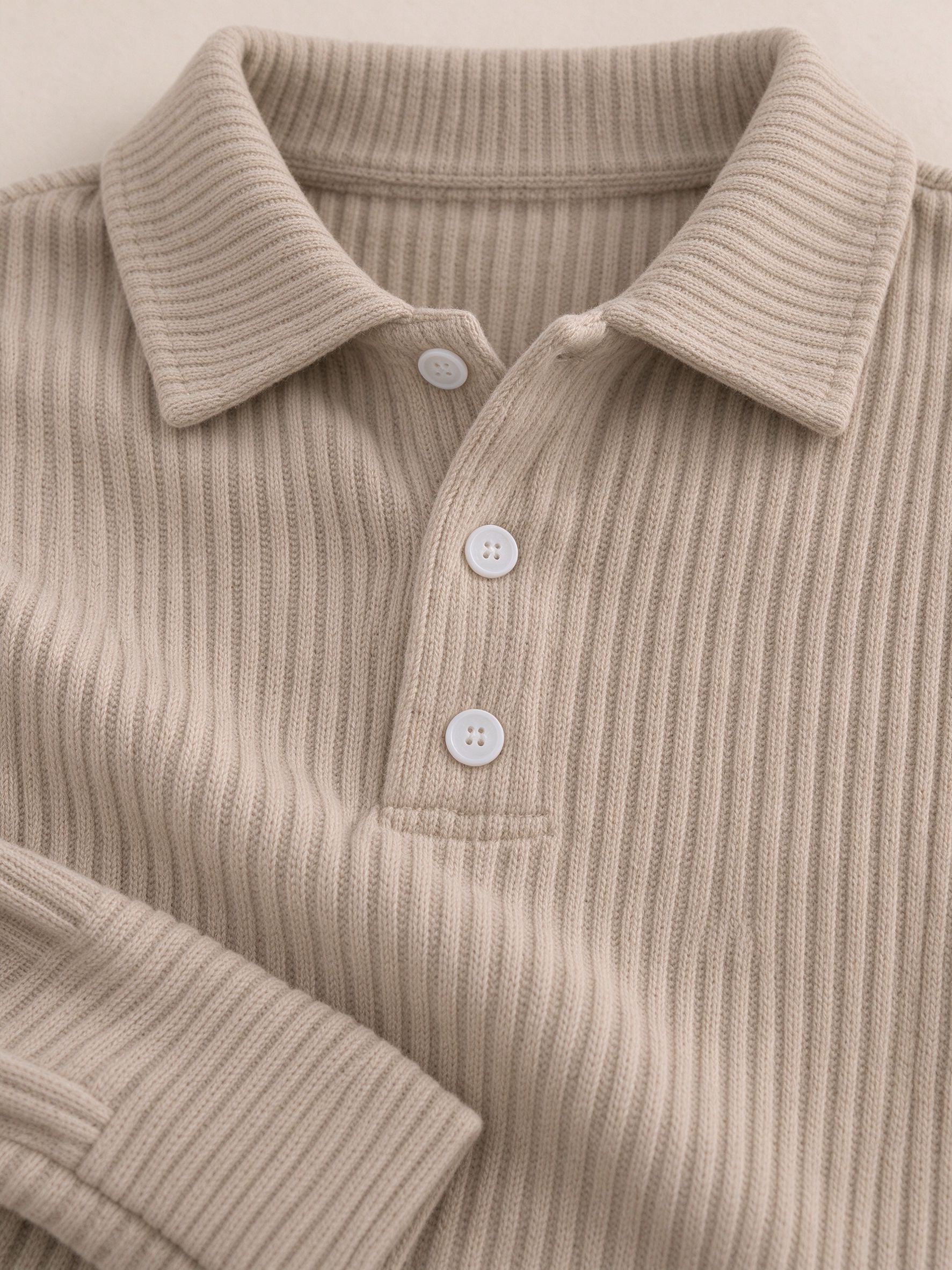 polo collar button placket detail