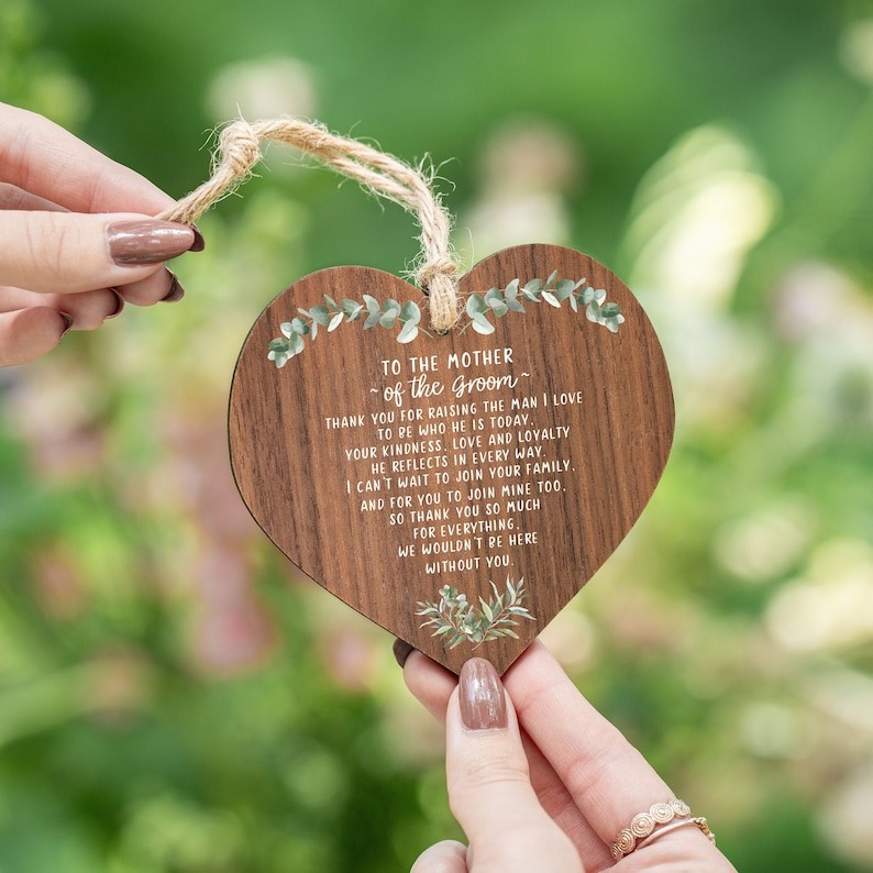 ❤️‍🔥Cherish the Moment:  Hanging Wooden Heart - Perfect Mother of the Bride and Groom Gift!"🎁