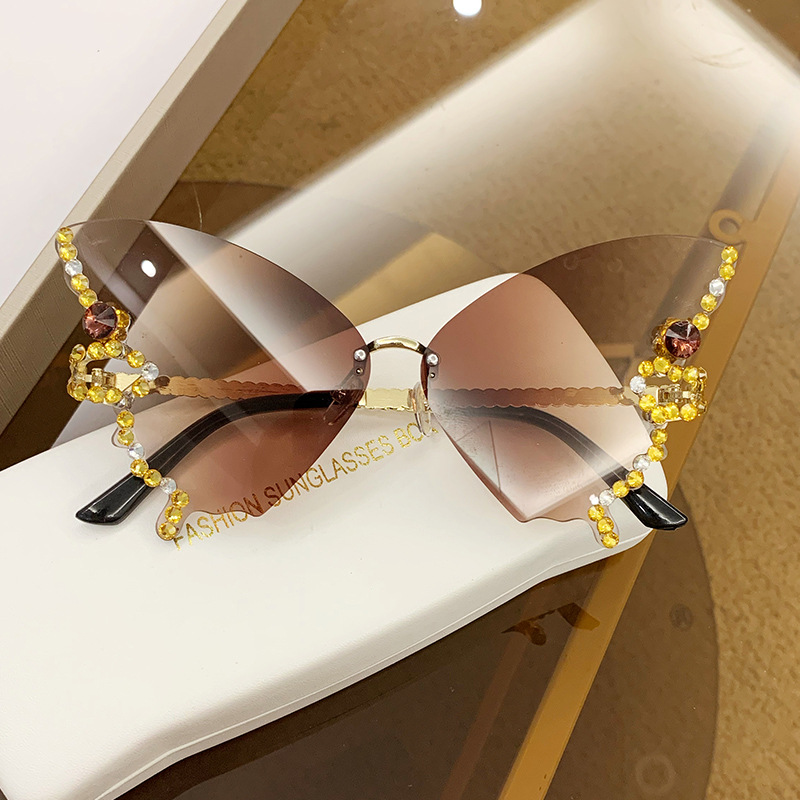 ✨SHINY BUTTERFLY SUNGLASSES🦋