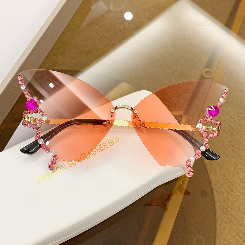 ✨SHINY BUTTERFLY SUNGLASSES🦋