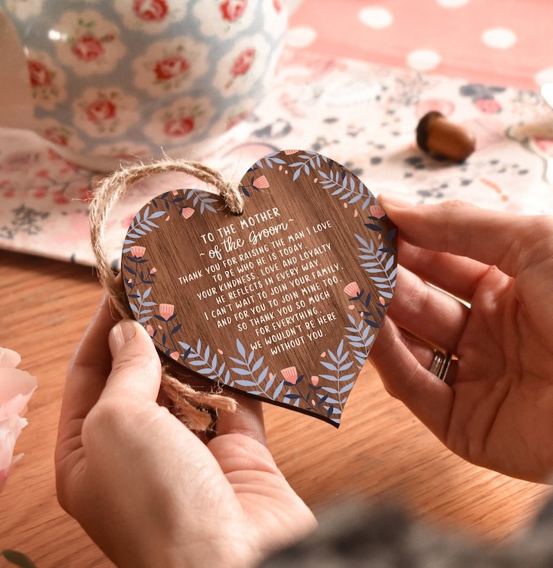 ❤️‍🔥Cherish the Moment:  Hanging Wooden Heart - Perfect Mother of the Bride and Groom Gift!"🎁