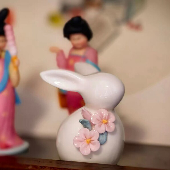 🐇 Charming White Ceramic Rabbit Statue 🌿