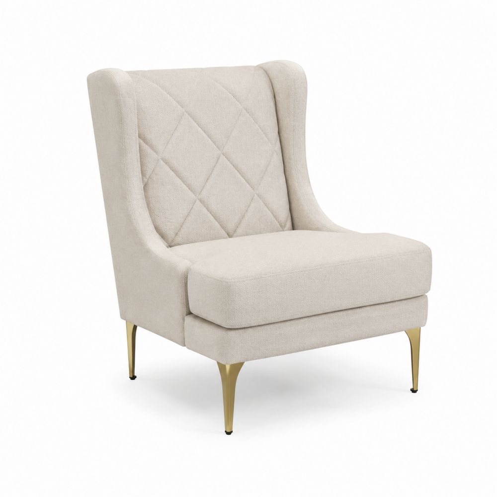 Silla con respaldo alto de tela beige con patas de metal dorado