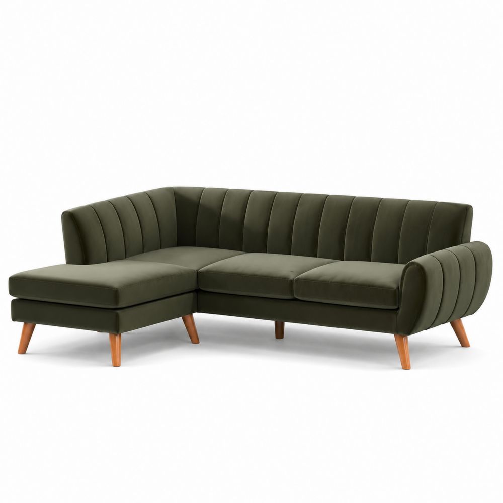 Sofá seccional en L de terciopelo verde con patas de madera