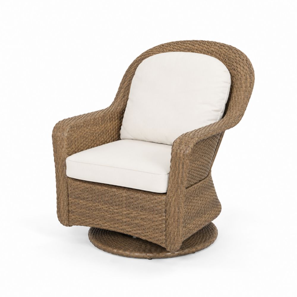 Sillón de ratán sintético beige con cojines blancos