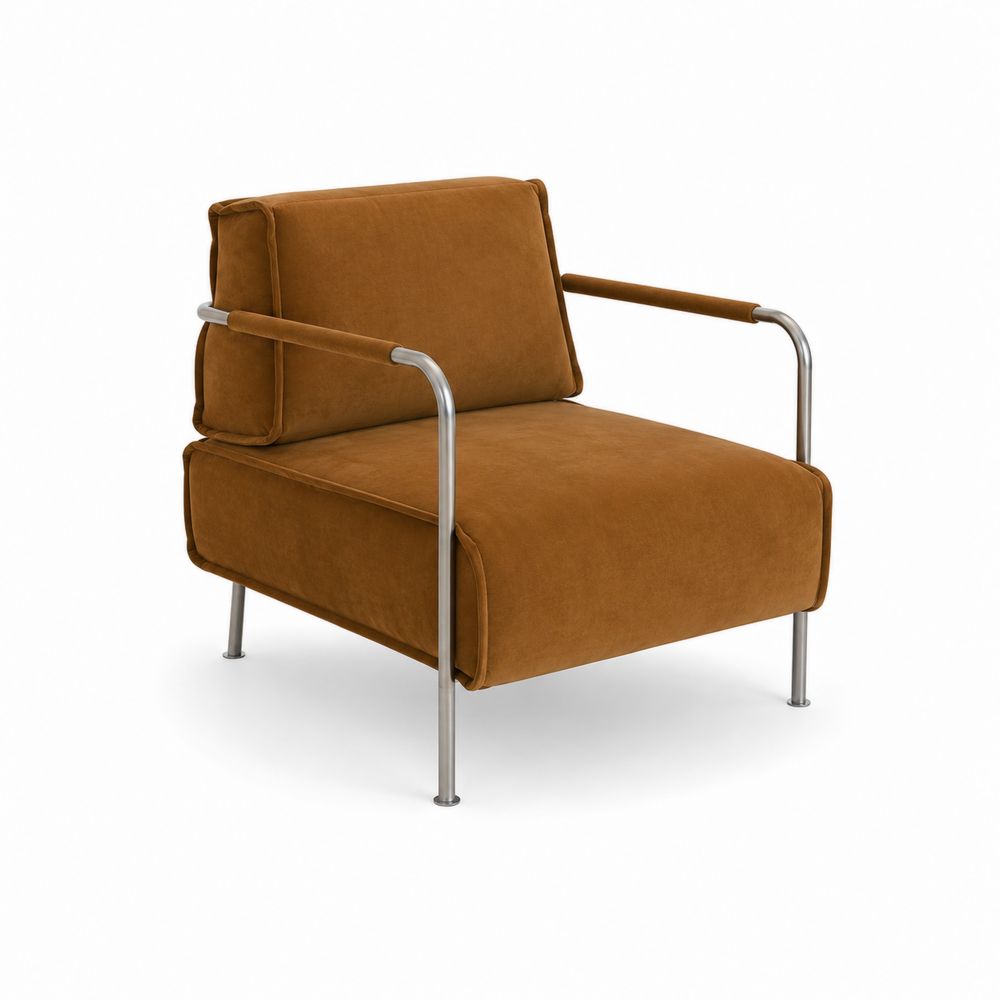 Silla con estructura de metal y tapizado en terciopelo marrón