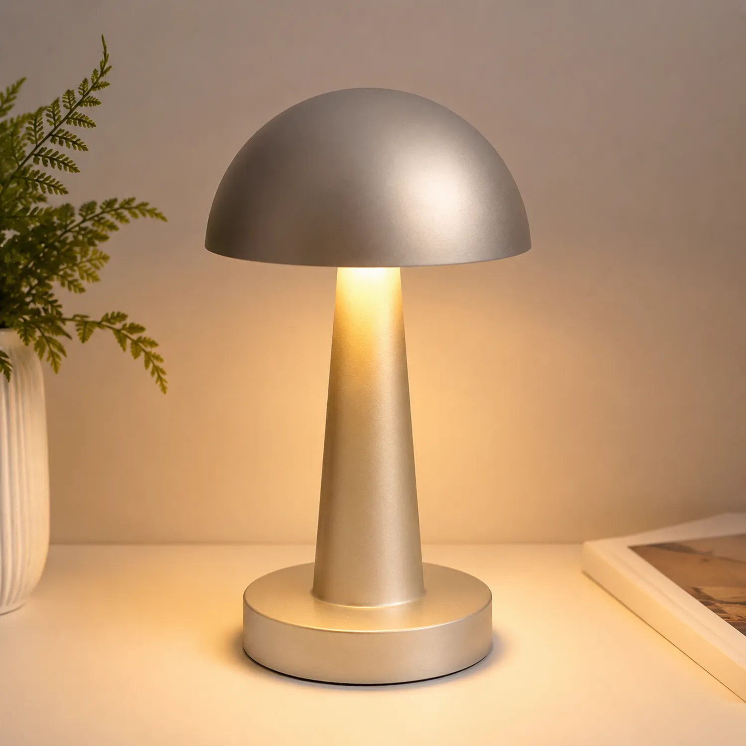 Lampada da Tavolo LED Argento con Design Moderno