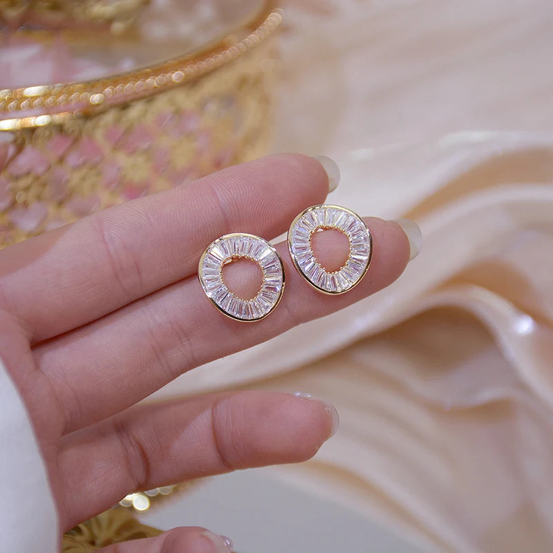 Huitan Simple Stylish O Stud Earrings Piercing Office Lady's Versatile Accessories Good-losil