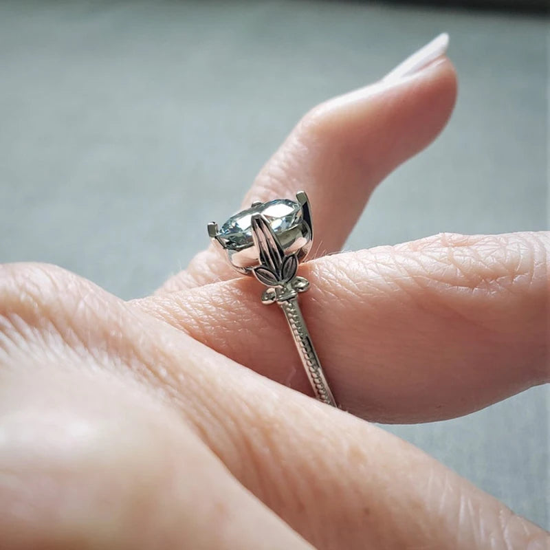 Huitan Simple Stylish Women Ring Round Cut Solitaire Sky Blue Flower Setting-losil