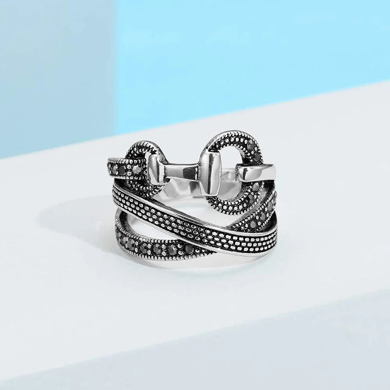 Huitan Novel Irregular Knot Design Rings Female Exquisite Dazzling Cubic Zirconia Accessory-losil