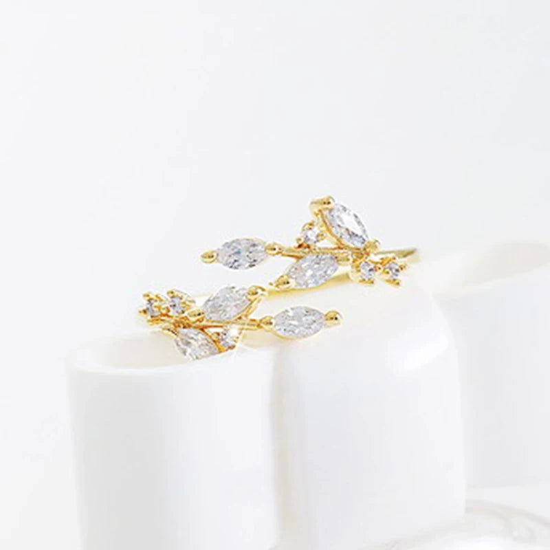 Huitan Exquisite Branch Adjustable Rings for Women Paved Dazzling CZ Stone Daily-losil