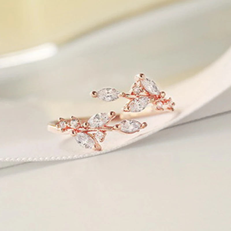 Huitan Exquisite Branch Adjustable Rings for Women Paved Dazzling CZ Stone Daily-losil