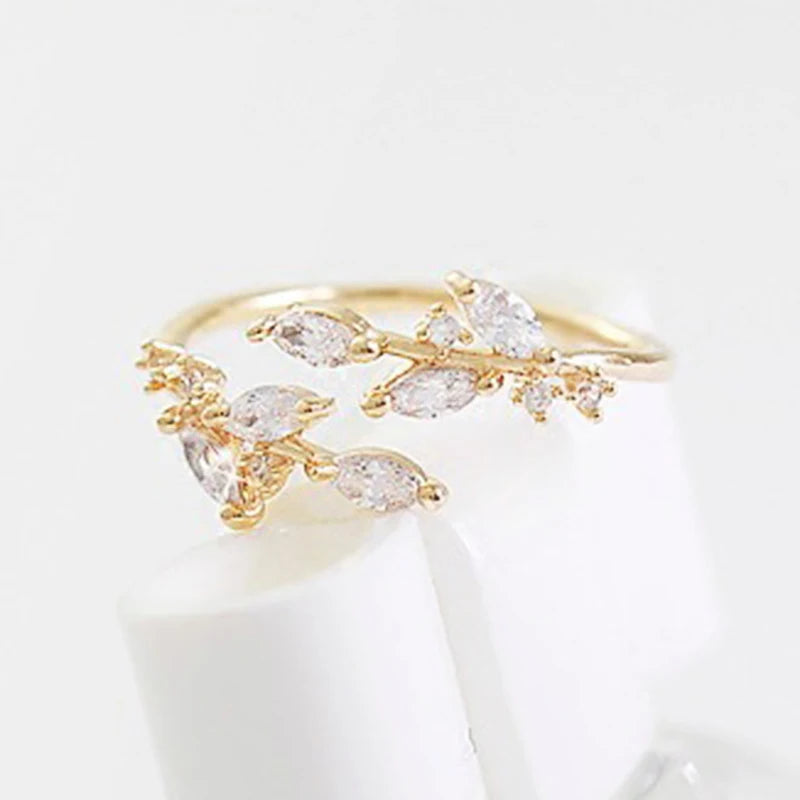 Huitan Exquisite Branch Adjustable Rings for Women Paved Dazzling CZ Stone Daily-losil