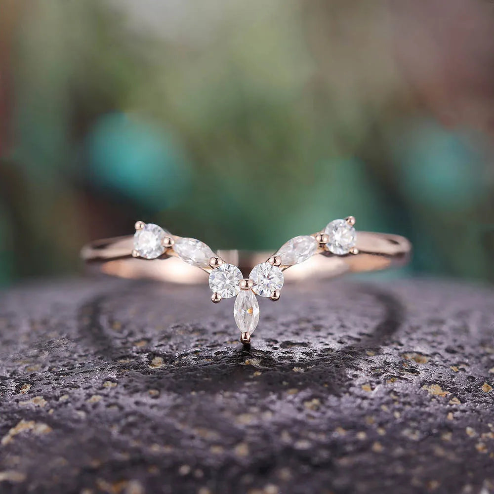 Huitan New Arrival Bridal Rings for Wedding Ceremony Party Fancy V Design-losil