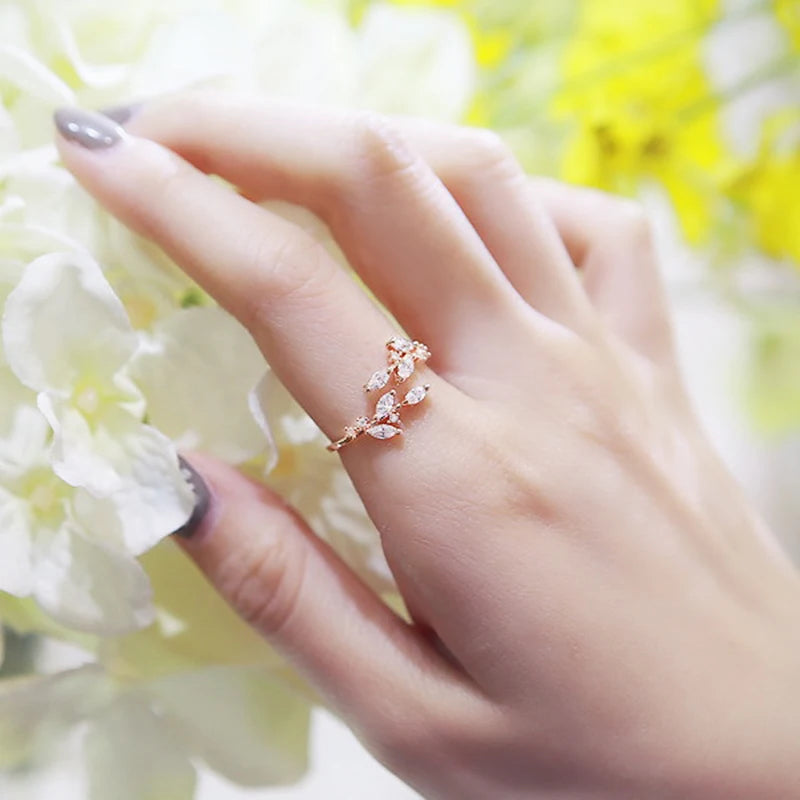 Huitan Exquisite Branch Adjustable Rings for Women Paved Dazzling CZ Stone Daily-losil