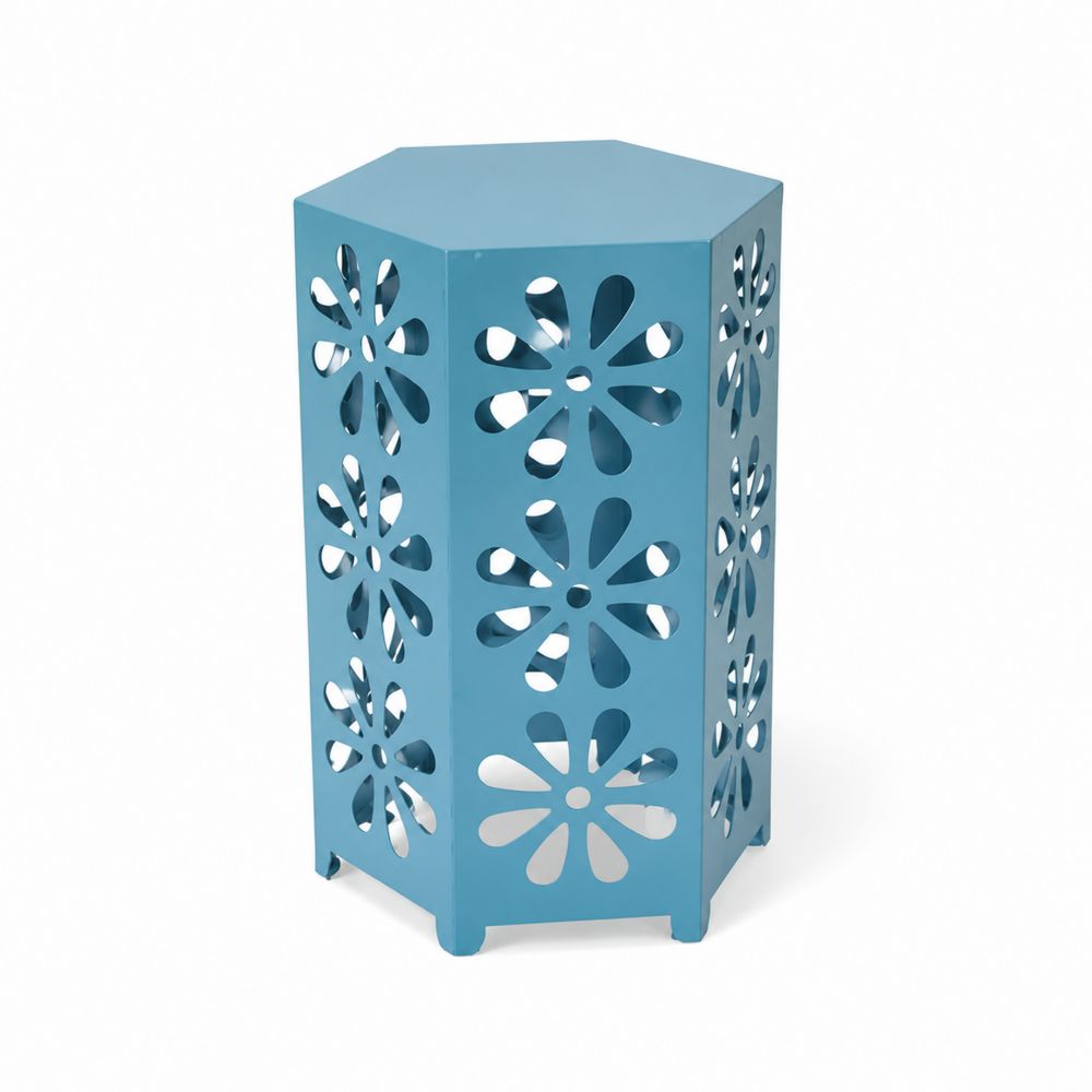 Table d'extérieur hexagonale en métal bleu avec motifs découpés-Bellecourspace