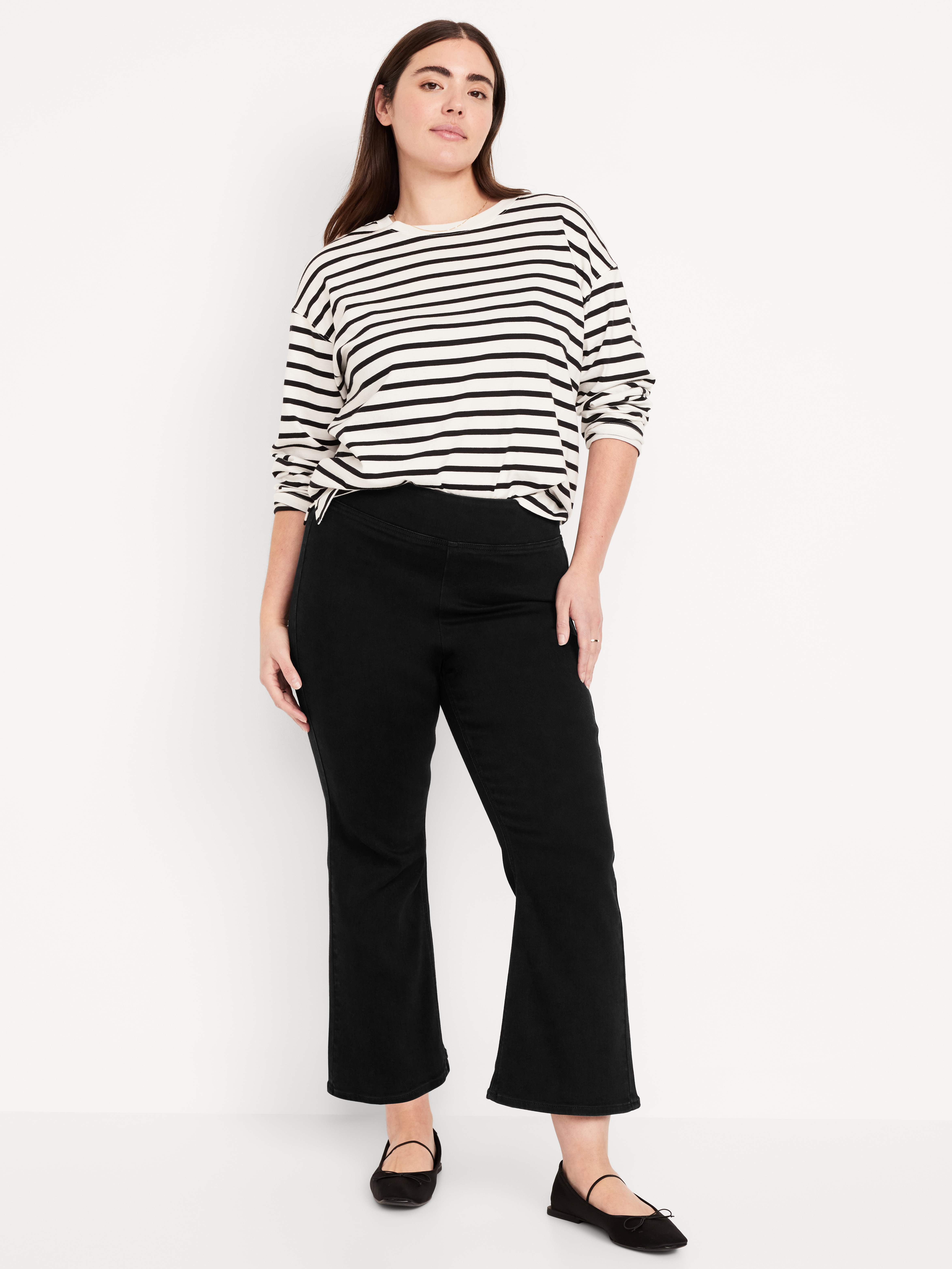 High-Waisted Weekender Pull-On Crop Flare Jeans - Black - 4