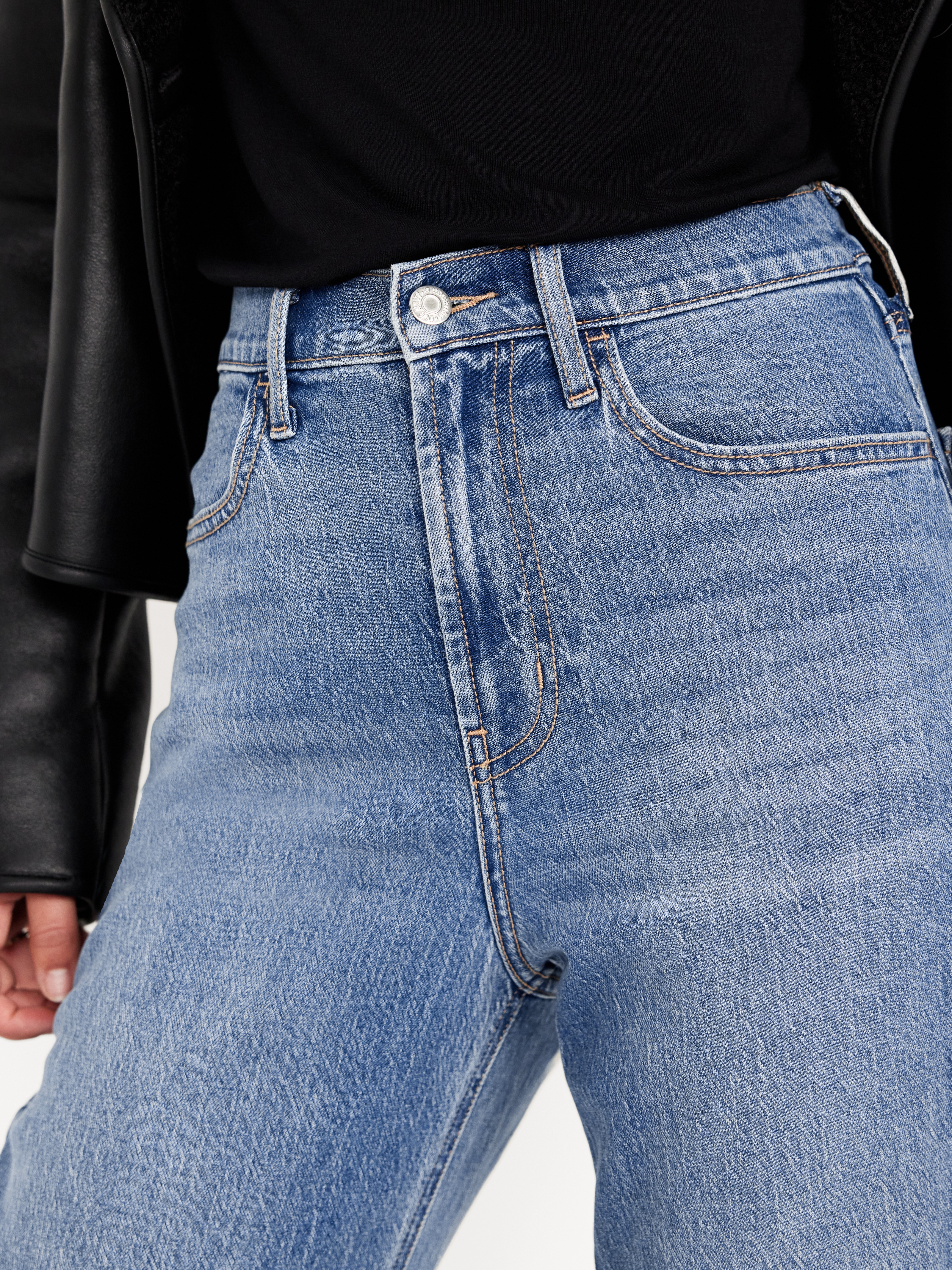 High-Waisted Wow Barrel-Leg Ankle Jeans - Light Wash - 4