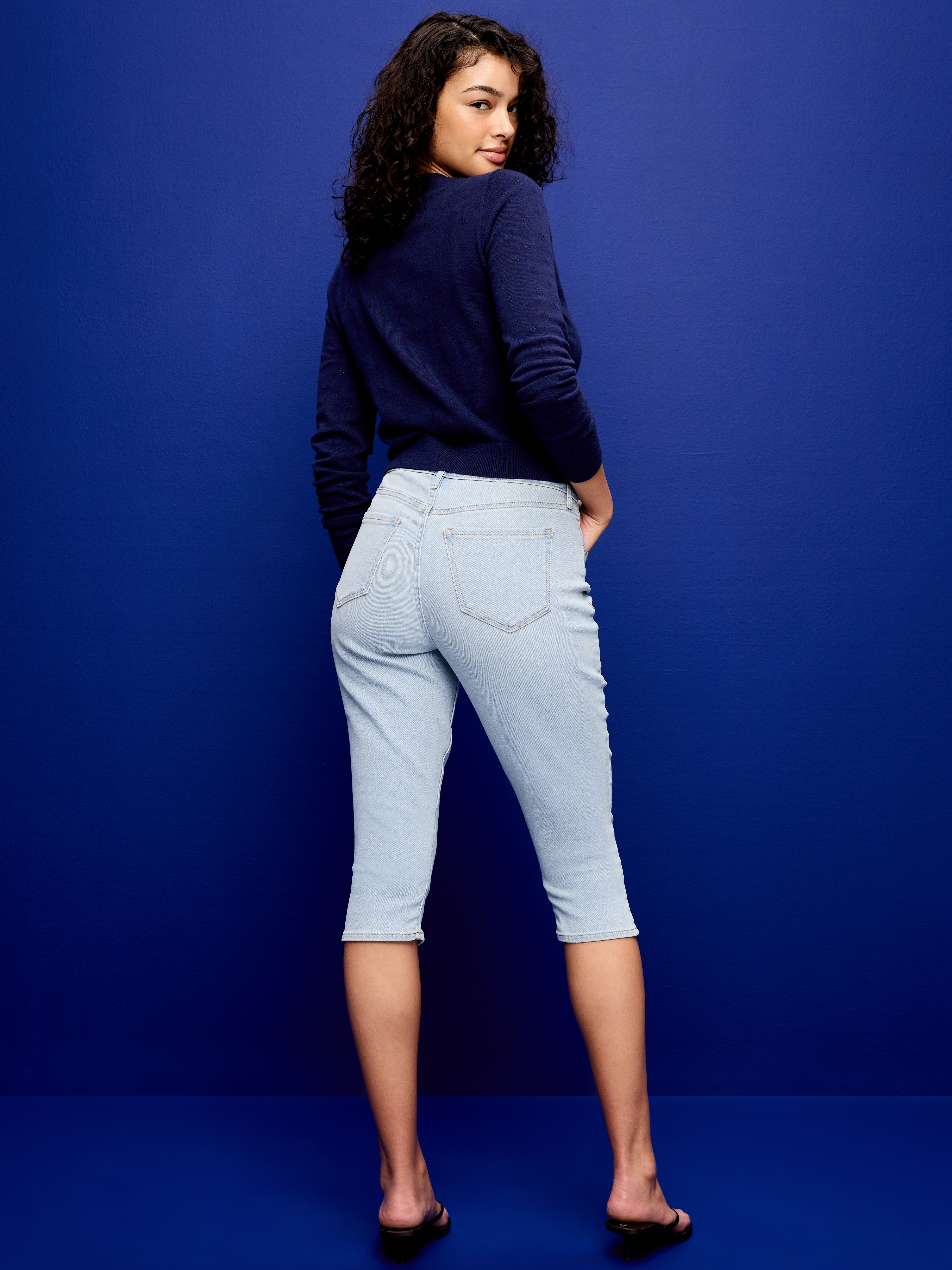 High-Waisted Wow Capri Jeans - Light Wash - 3