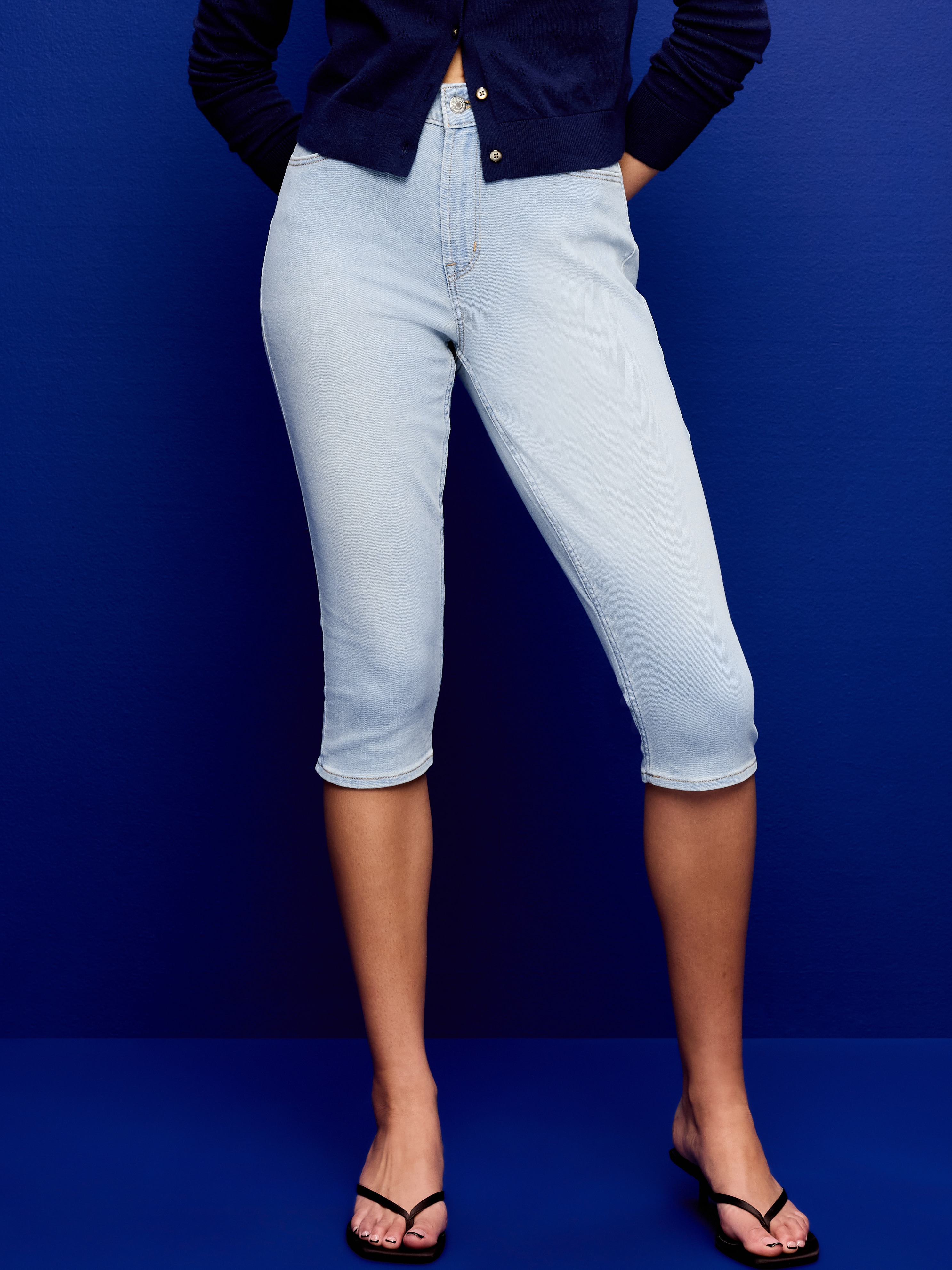 High-Waisted Wow Capri Jeans - Light Wash - 2